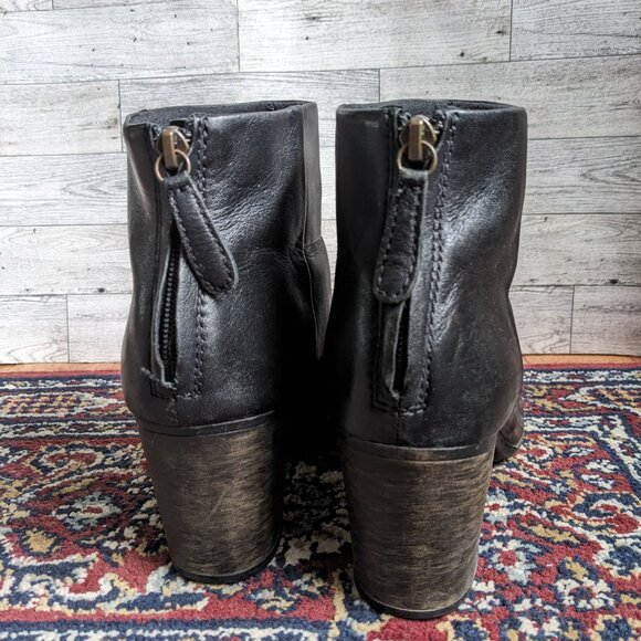 Clarks Boots Women's 10 Black Leather Zip Cap Toe Comfort Heeled Ankle Booties - Picture 6 of 8